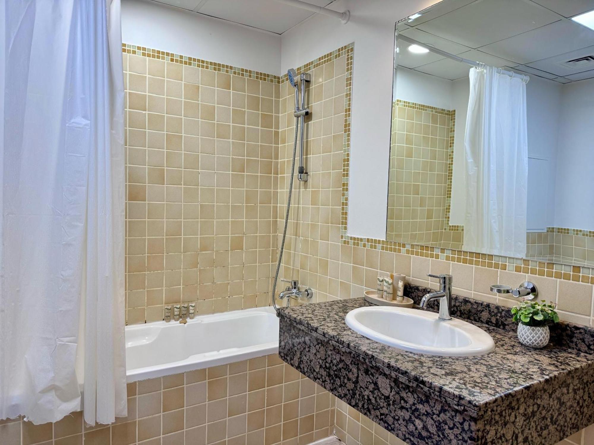 2br With Gorgeous Marina View On Jbr Near Mall, Metro & Eye- By Sunkissed Homes * Dubai