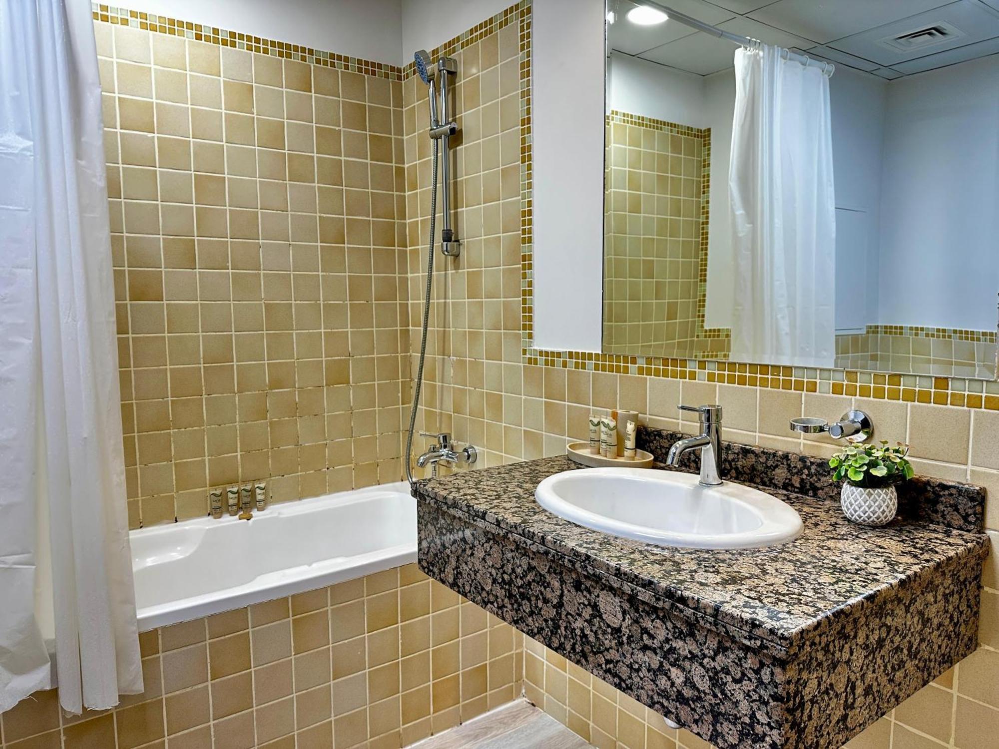 2br With Gorgeous Marina View On Jbr Near Mall, Metro & Eye- By Sunkissed Homes Apartment *